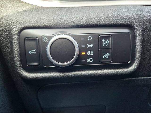 Used 2023 Ford Explorer XLT RWD image 19