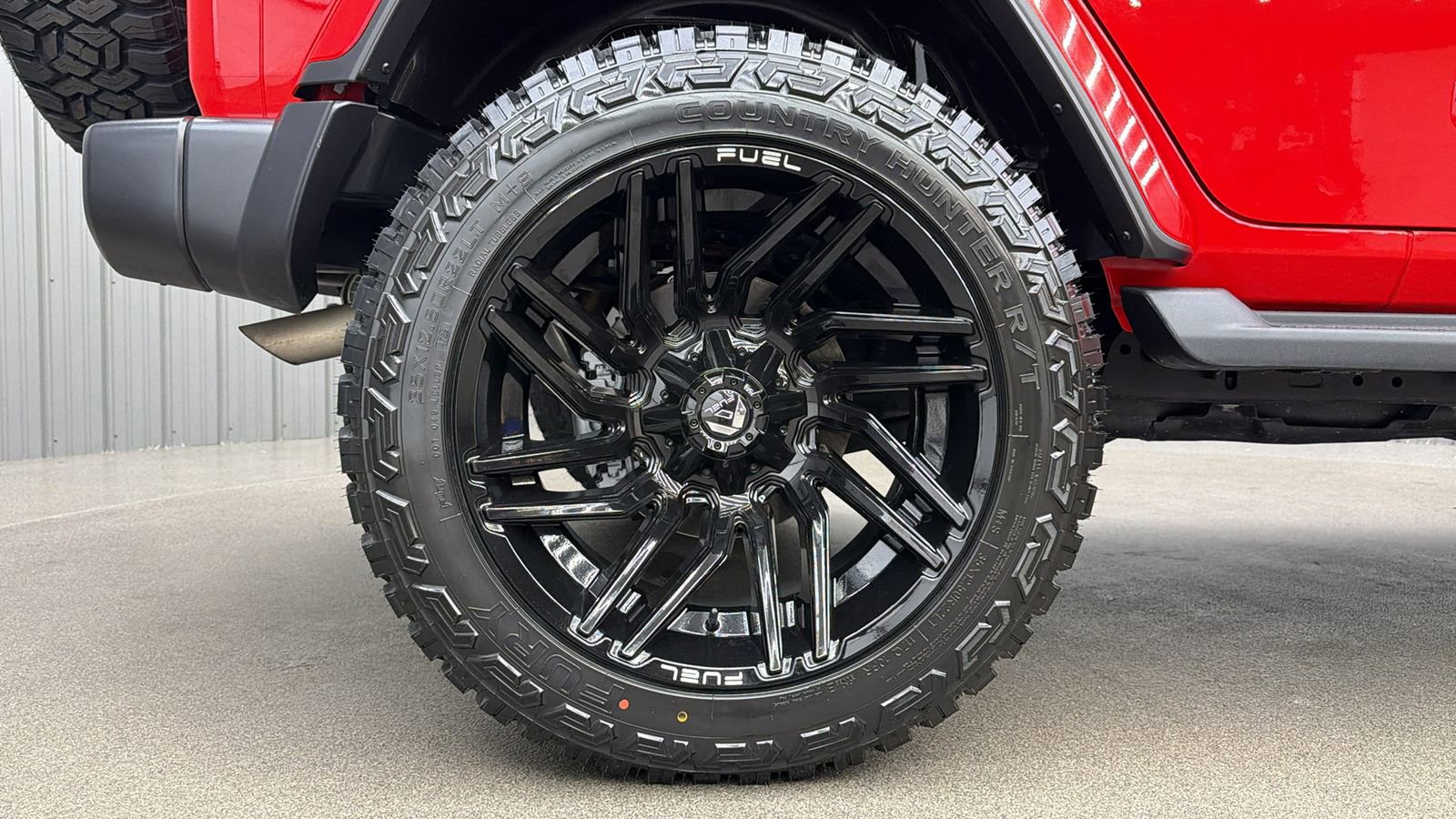 Used 2025 Jeep Wrangler Unlimited Sahara AWD/4WD image 11
