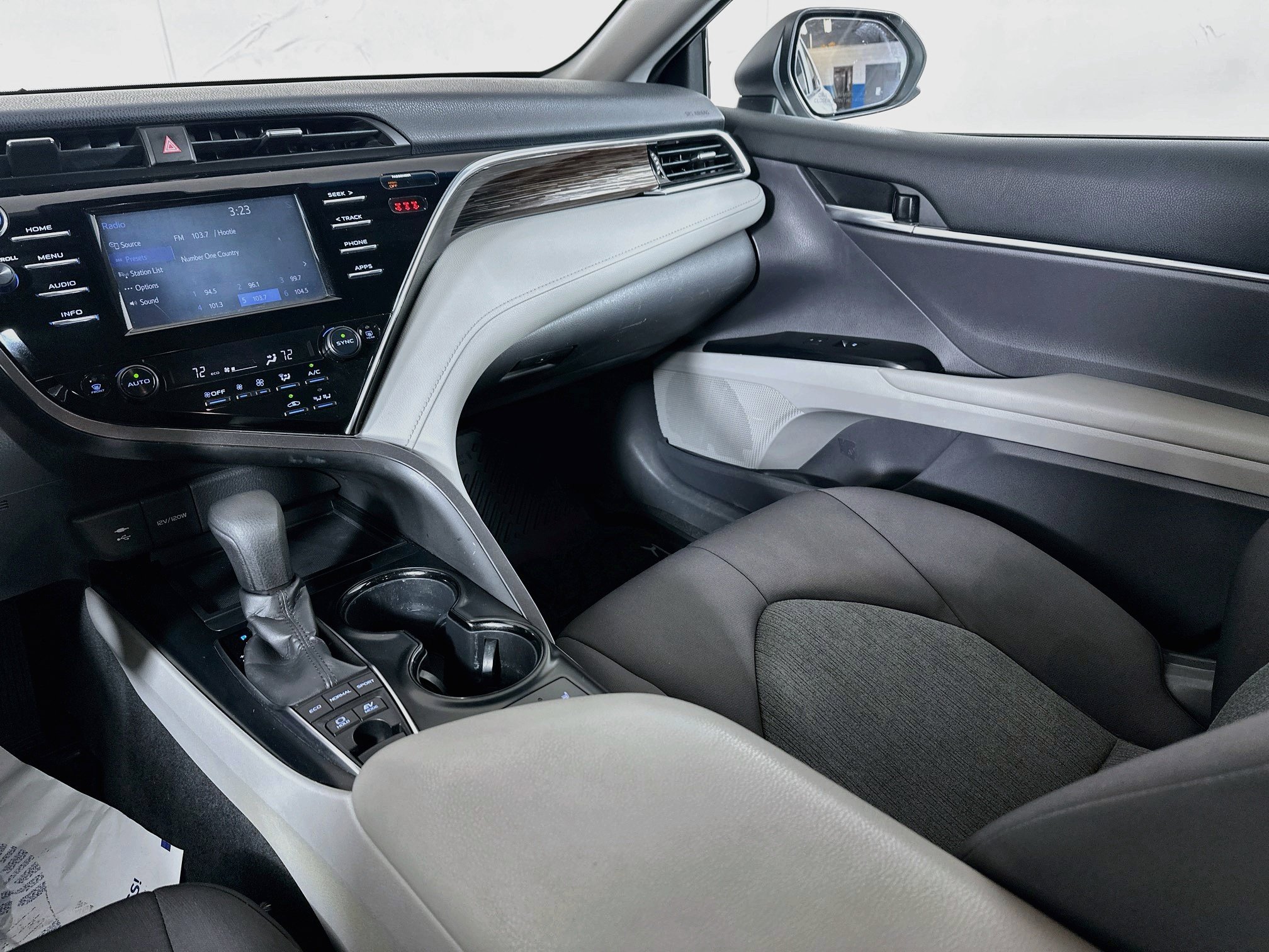 Used 2018 Toyota Camry LE FWD image 22