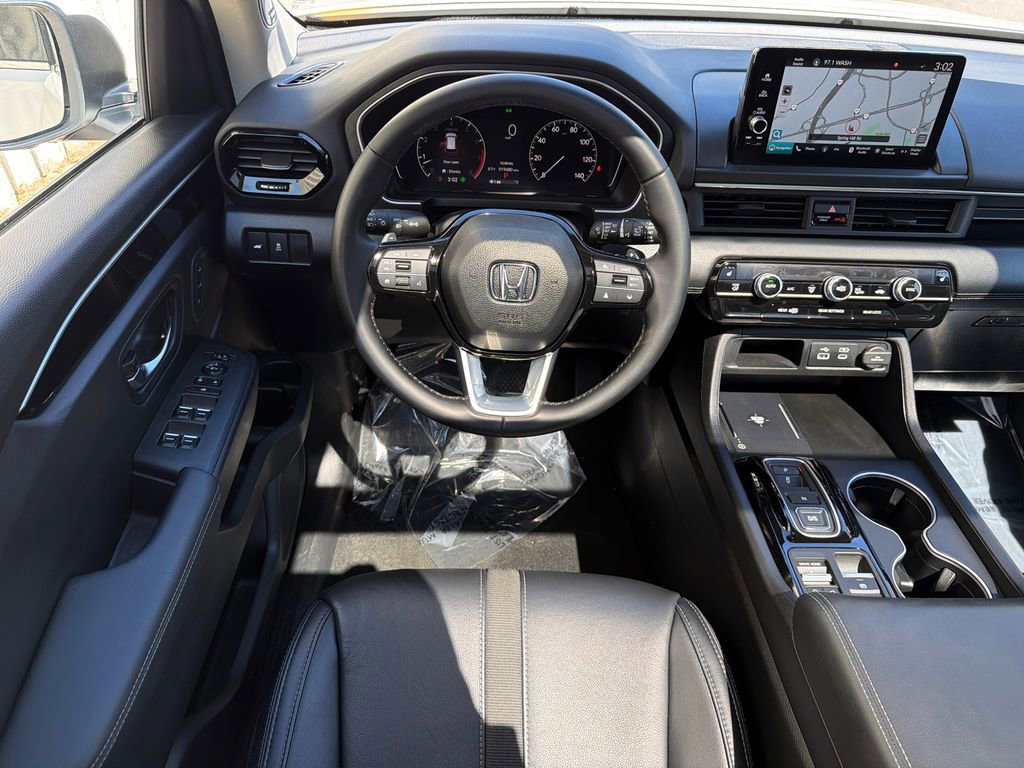Certified 2025 Honda Pilot Touring image 23