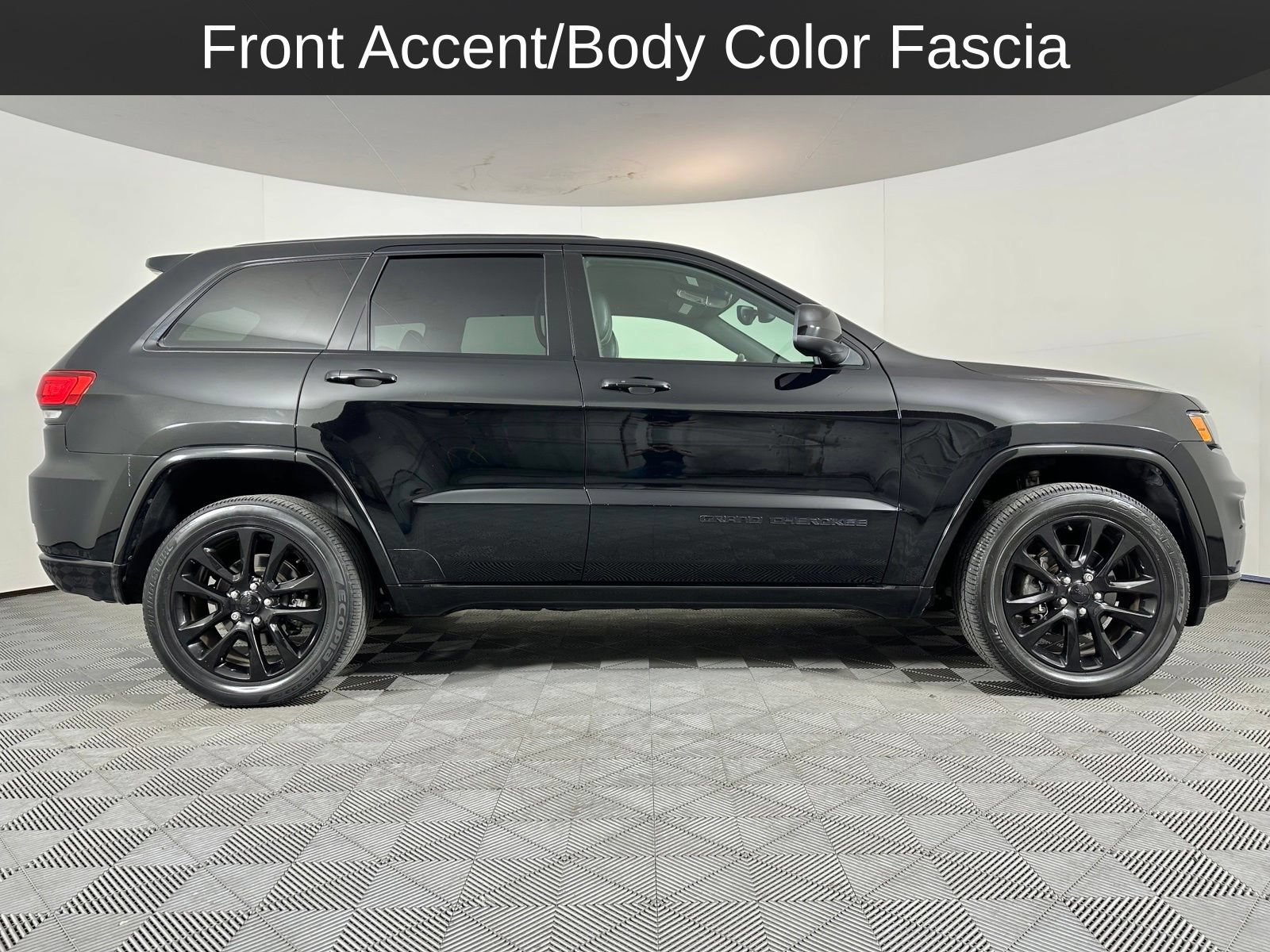 Used 2018 Jeep Grand Cherokee Altitude RWD image 22