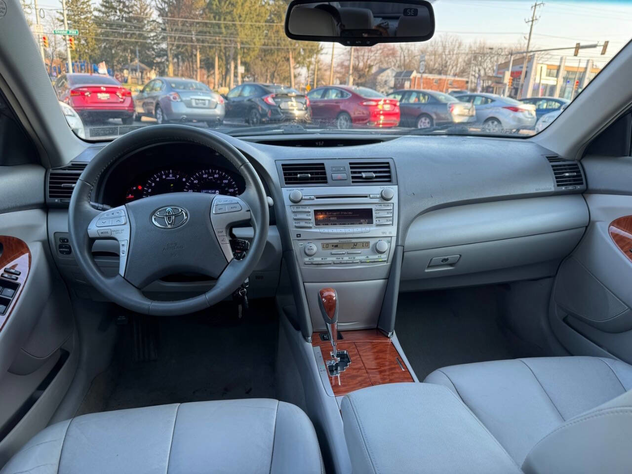 Used 2010 Toyota Camry XLE image 11