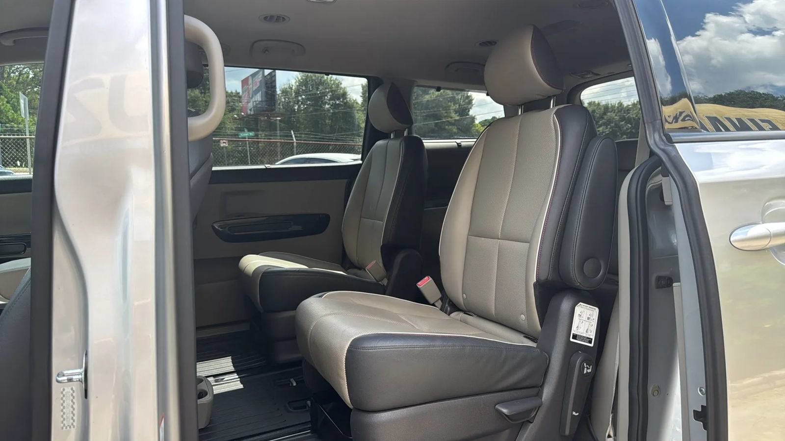 Used 2016 Kia Sedona EX FWD image 14