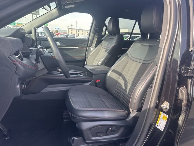 Used 2025 Ford Explorer ST-Line w/ ST-Line Street Pack image 18