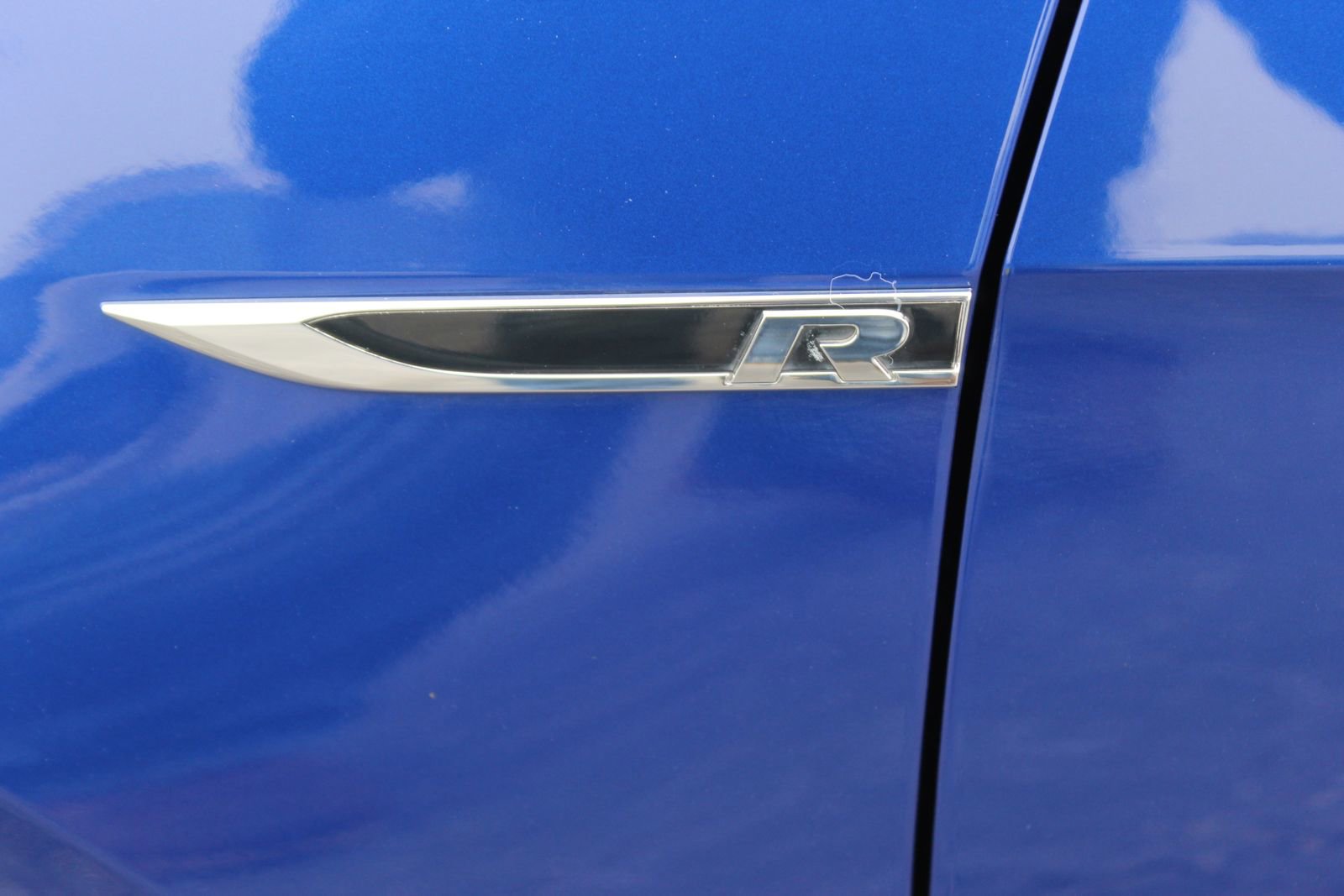 Used 2015 Volkswagen Golf R R image 3