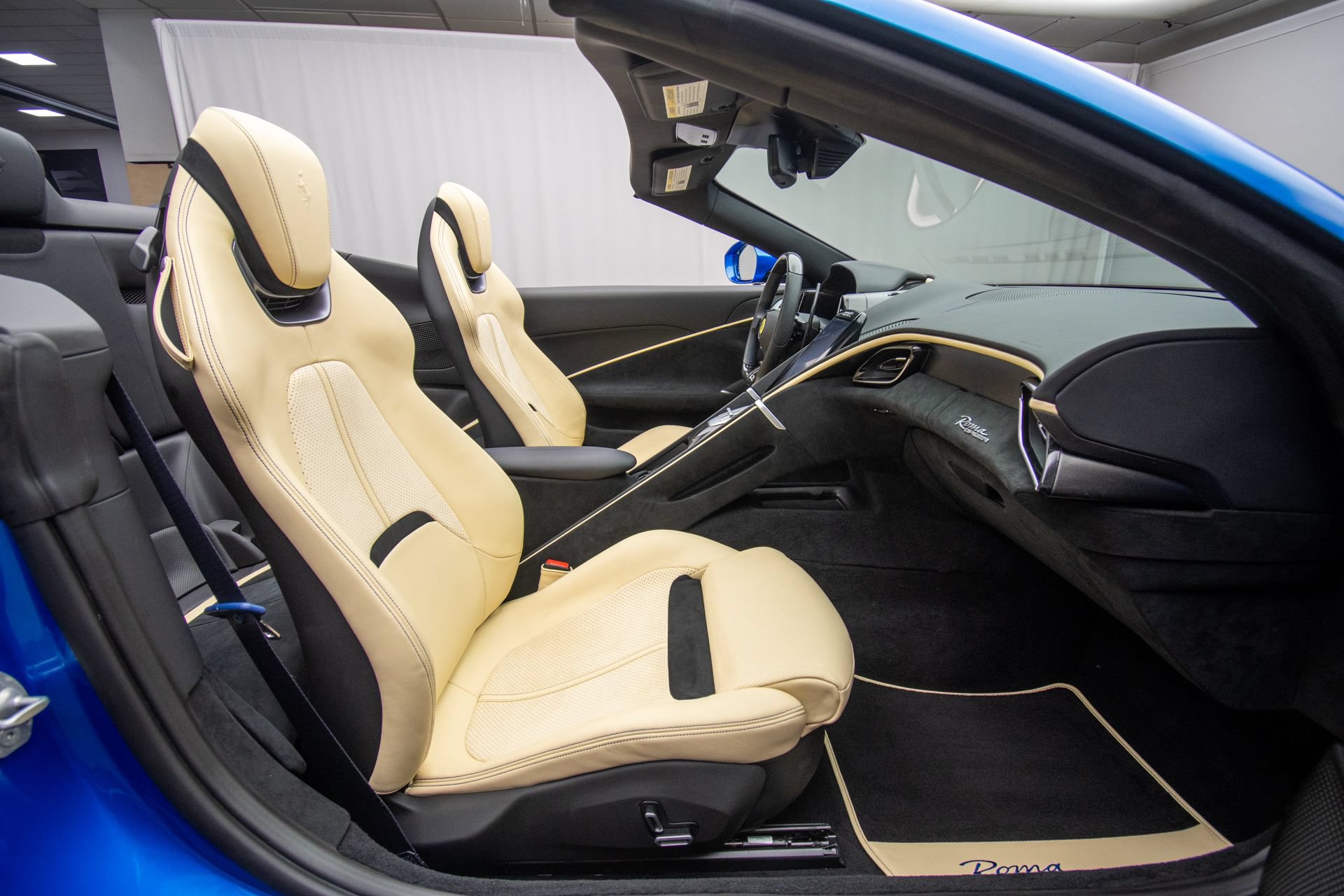 Used 2026 Ferrari Roma Spider RWD image 21