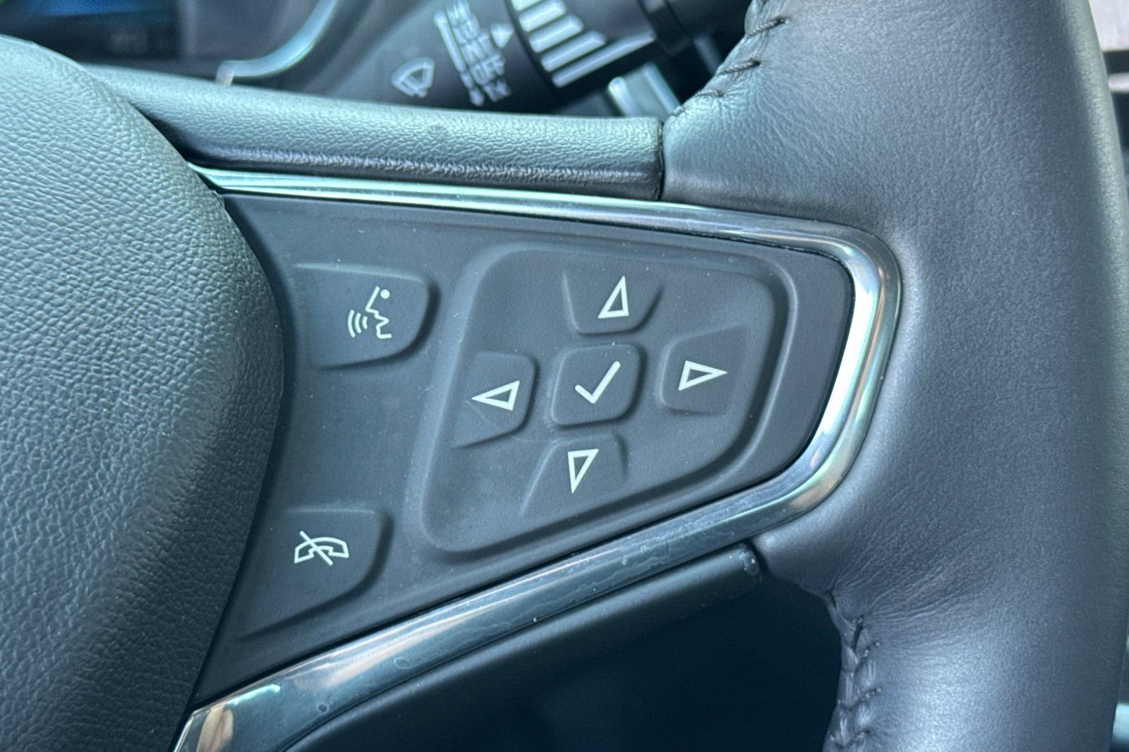 Used 2017 Chevrolet Volt Premier w/ Driver Confidence II Package image 38