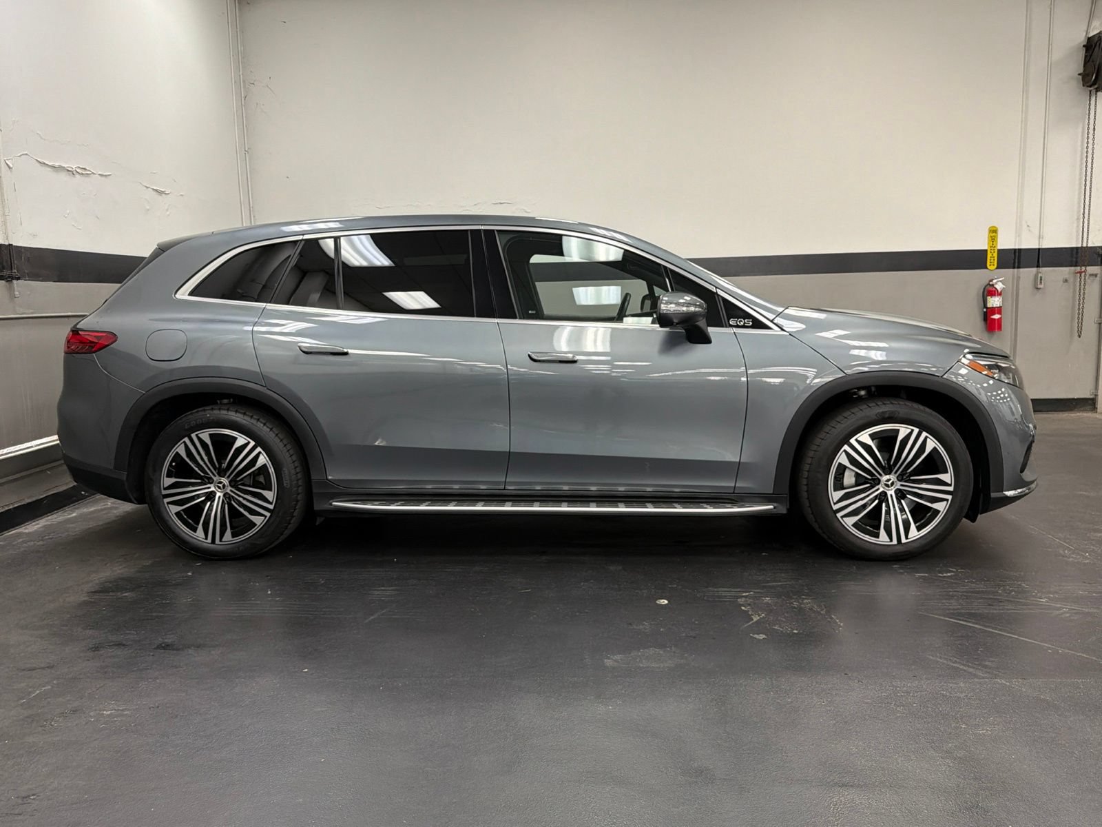 Used 2024 Mercedes-Benz EQS 450+ SUV image 3