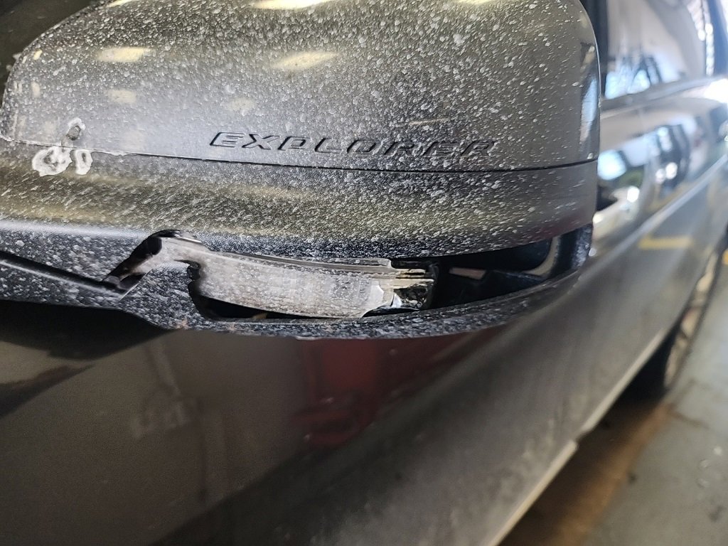 Used 2015 Ford Explorer Limited w/ Equipment Group 301A image 9