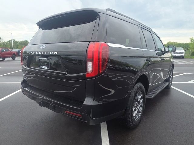 Used 2025 Ford Expedition Active AWD/4WD image 8