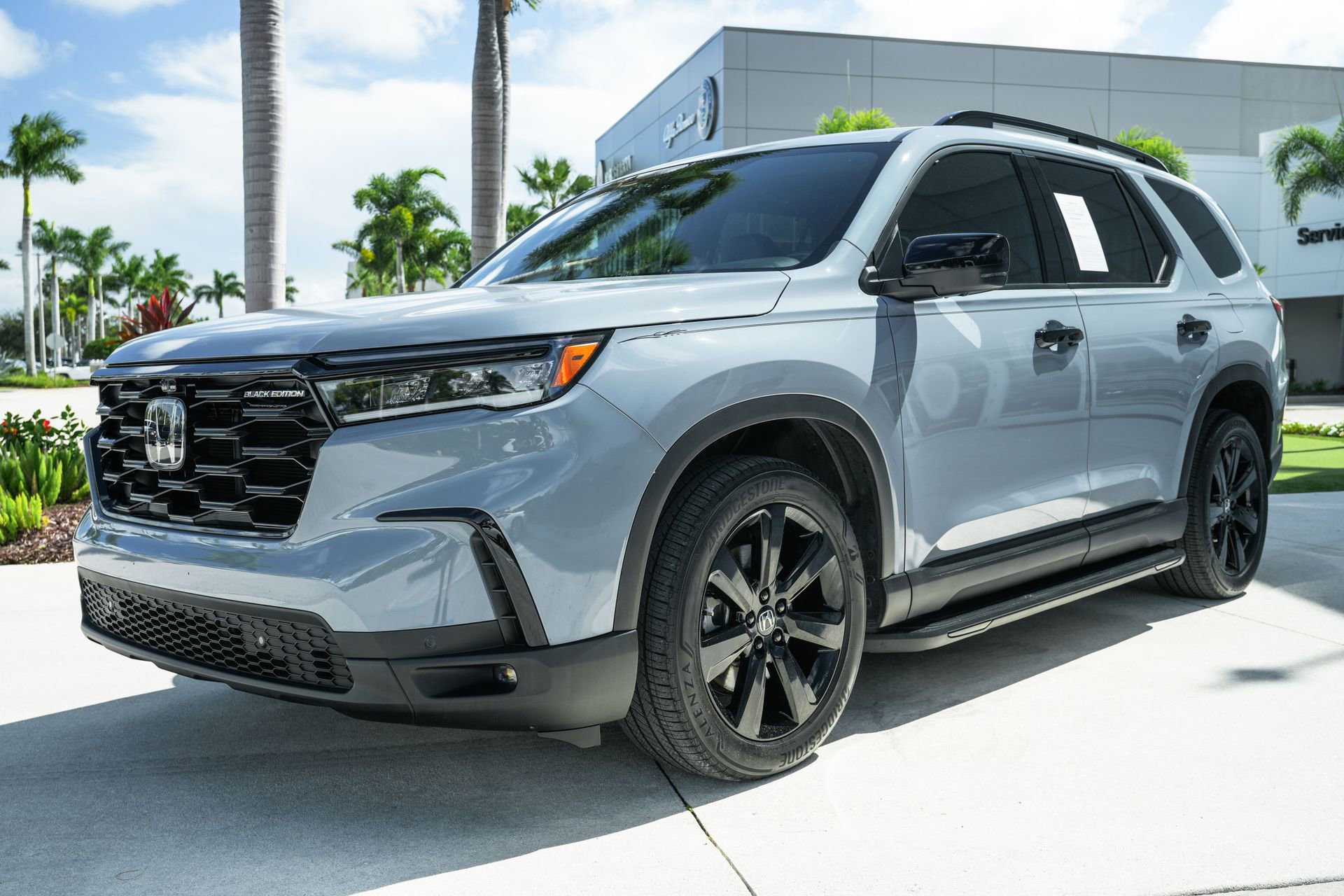 Used 2025 Honda Pilot Black Edition image 4