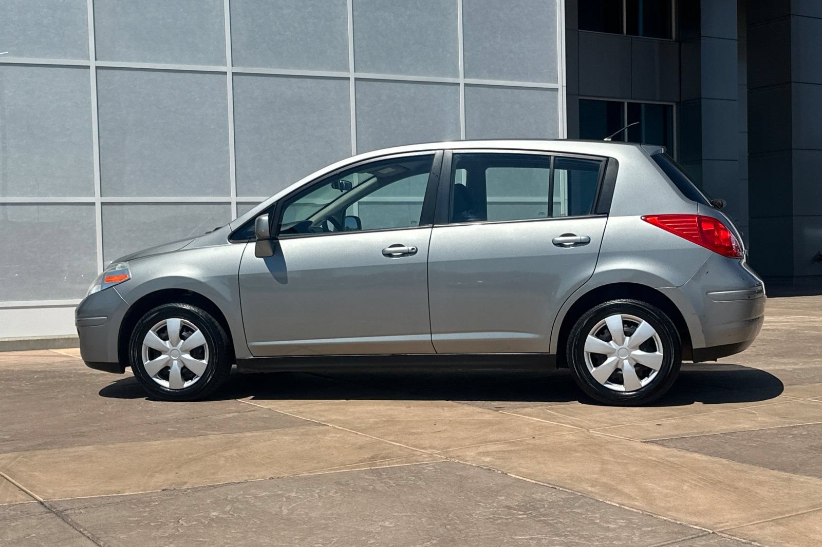 Used 2012 Nissan Versa 1.8 S FWD image 7