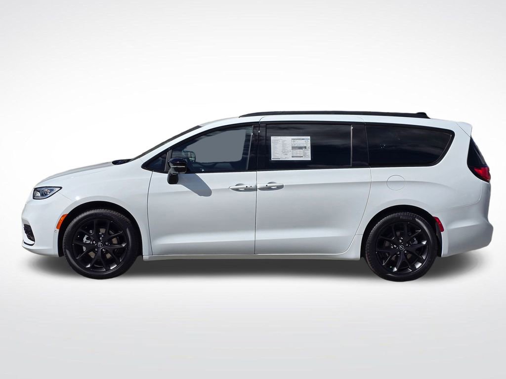 New 2026 Chrysler Pacifica Select image 16