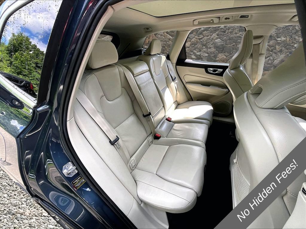 Used 2020 Volvo XC60 T6 Momentum w/ Protection Package Premier AWD/4WD image 24