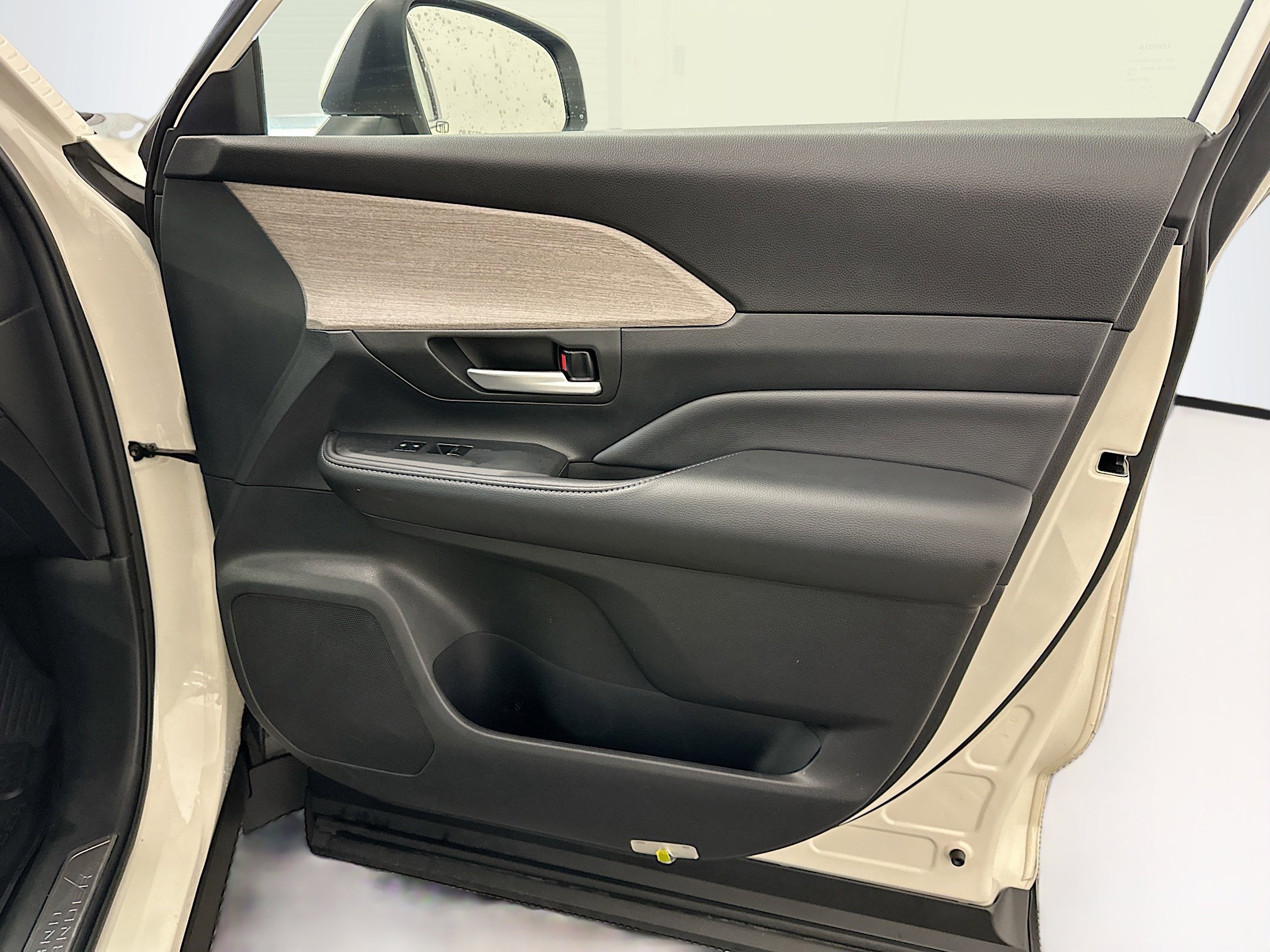 Used 2024 Toyota Grand Highlander AWD image 36