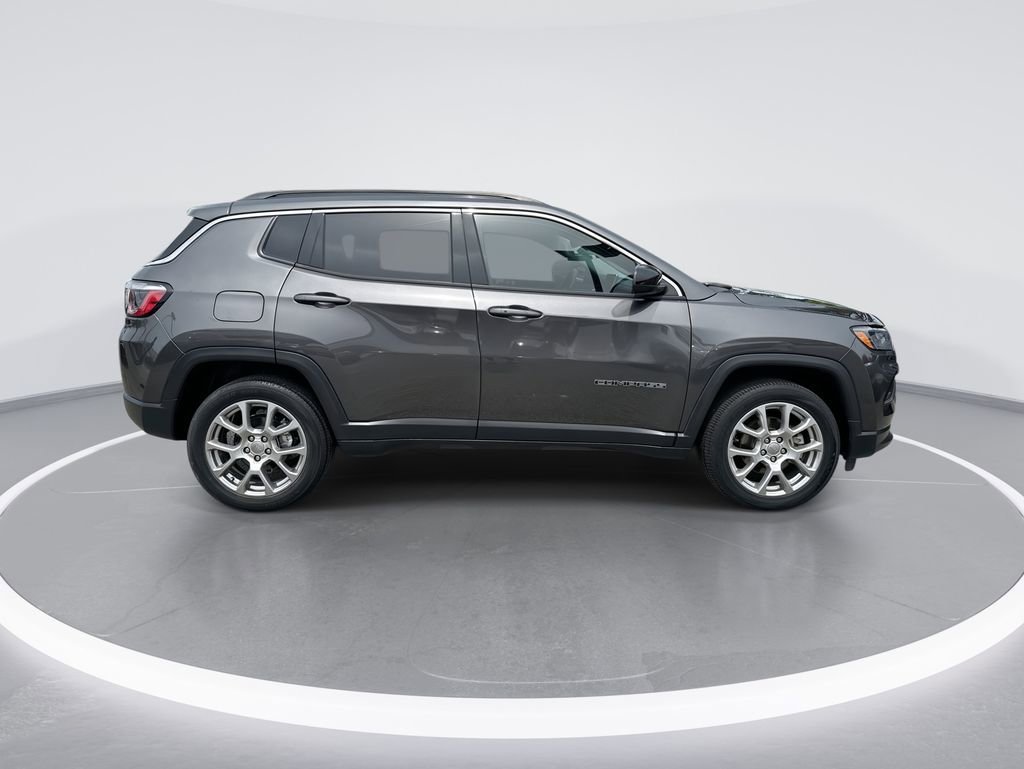 Used 2022 Jeep Compass Latitude AWD/4WD image 9