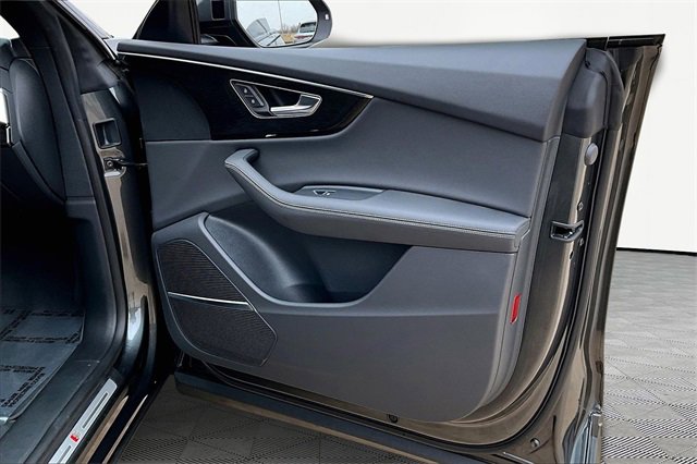 Used 2025 Audi Q8 Premium Plus w/ Premium Plus Package image 19