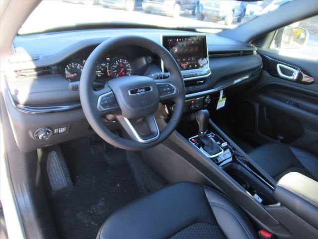 New 2026 Jeep Compass Latitude image 14