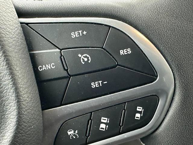 Used 2024 Chrysler Pacifica Touring-L image 21