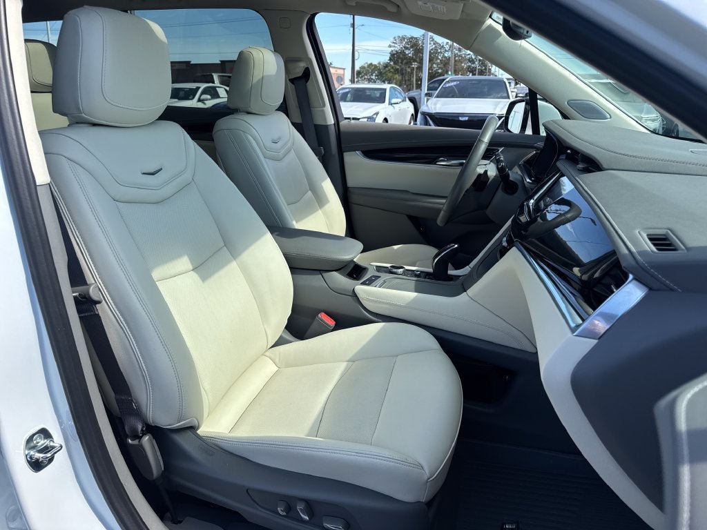 Certified 2024 Cadillac XT6 Premium Luxury w/ LPO, Floor Liner Package AWD/4WD image 14