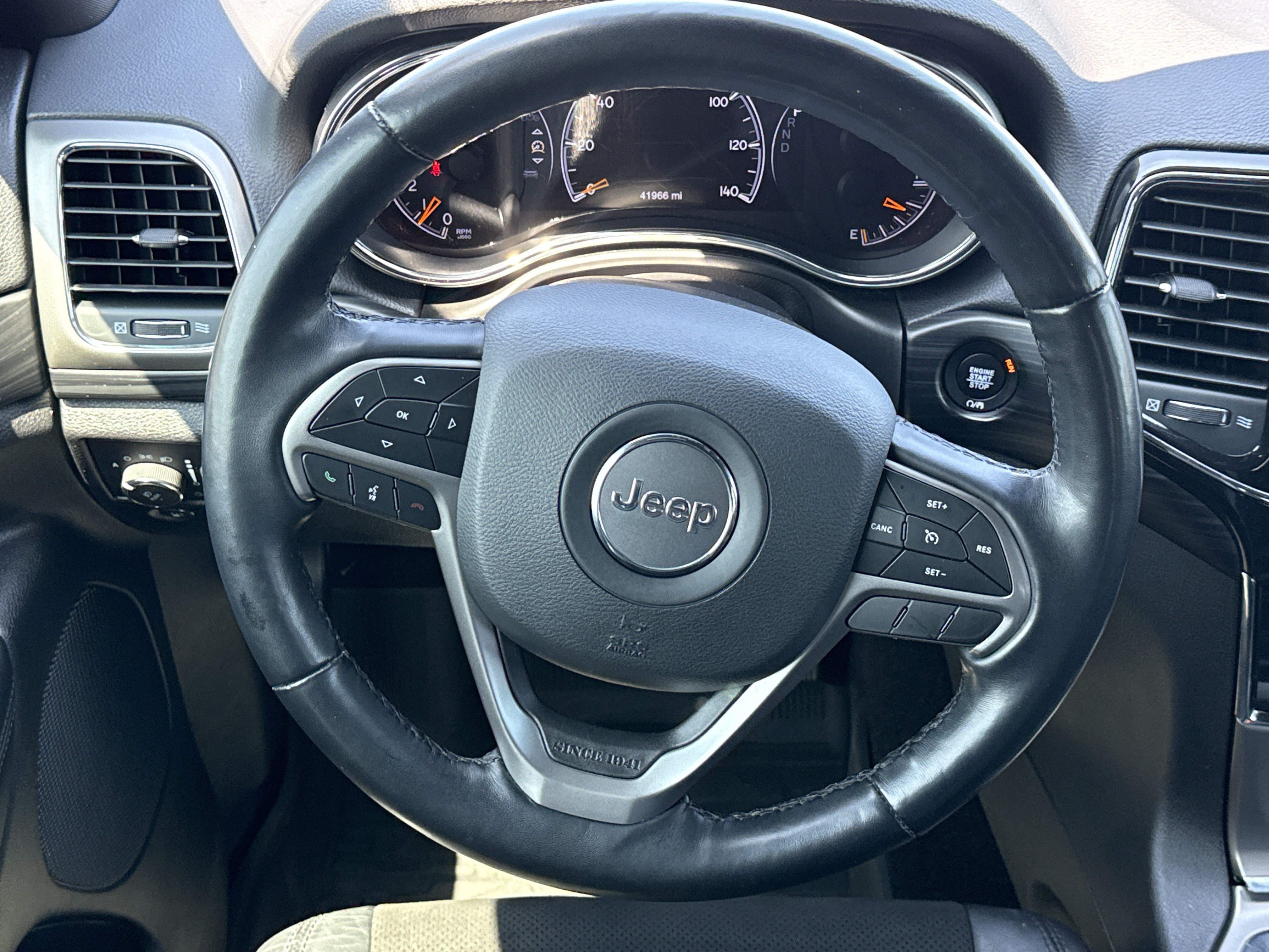 Used 2021 Jeep Grand Cherokee Laredo X AWD/4WD image 18