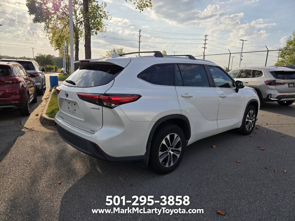 Used 2023 Toyota Highlander XLE FWD image 5