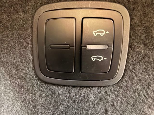 Used 2018 Porsche Macan Sport Edition AWD/4WD image 8