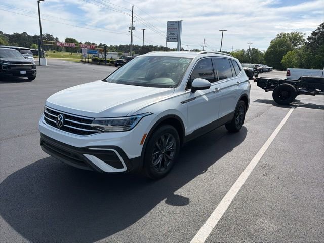 Used 2022 Volkswagen Tiguan SE FWD image 4