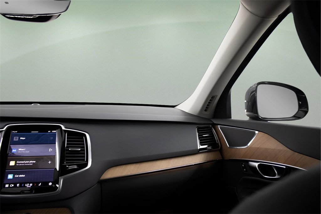 Certified 2025 Volvo XC90 T8 Plus w/ Protection Package Premier image 35