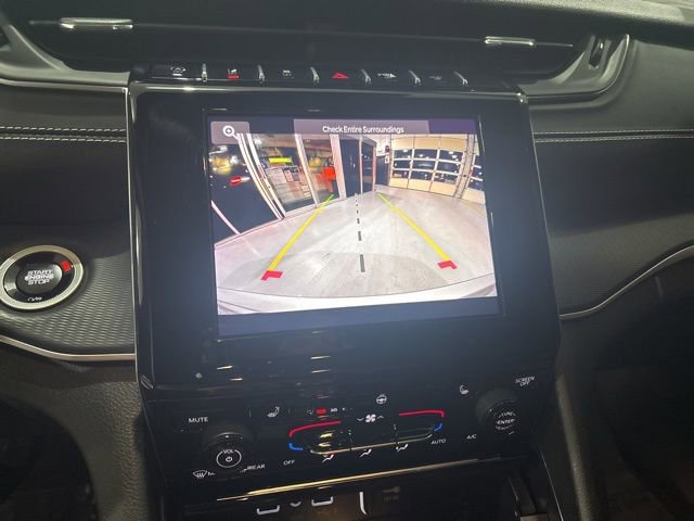 Used 2024 Jeep Grand Cherokee Altitude AWD/4WD image 27