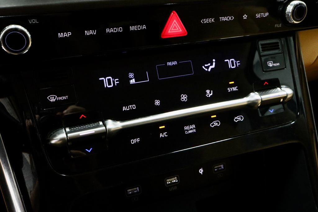 Used 2023 Kia Carnival EX FWD image 32