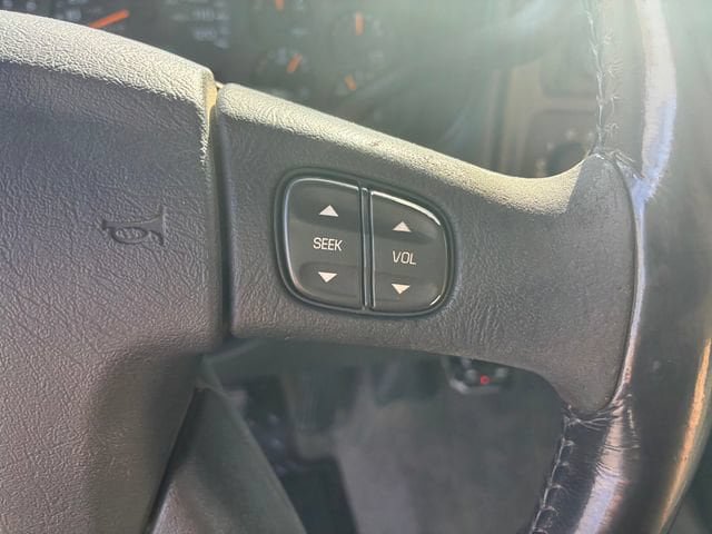 Used 2004 Chevrolet Silverado 2500 LS AWD/4WD image 21