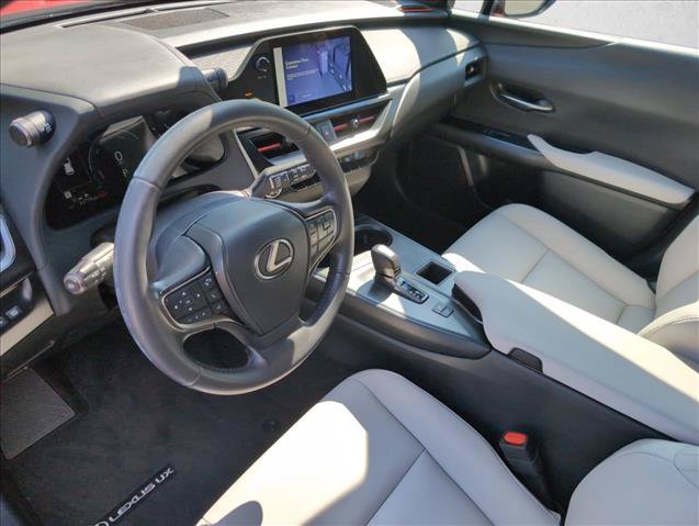 Used 2025 Lexus UX 300h FWD image 10