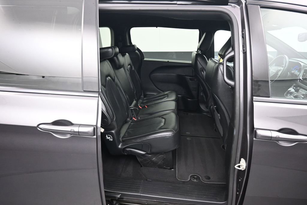 Used 2019 Chrysler Pacifica Touring-L w/ S Appearance Package FWD image 44