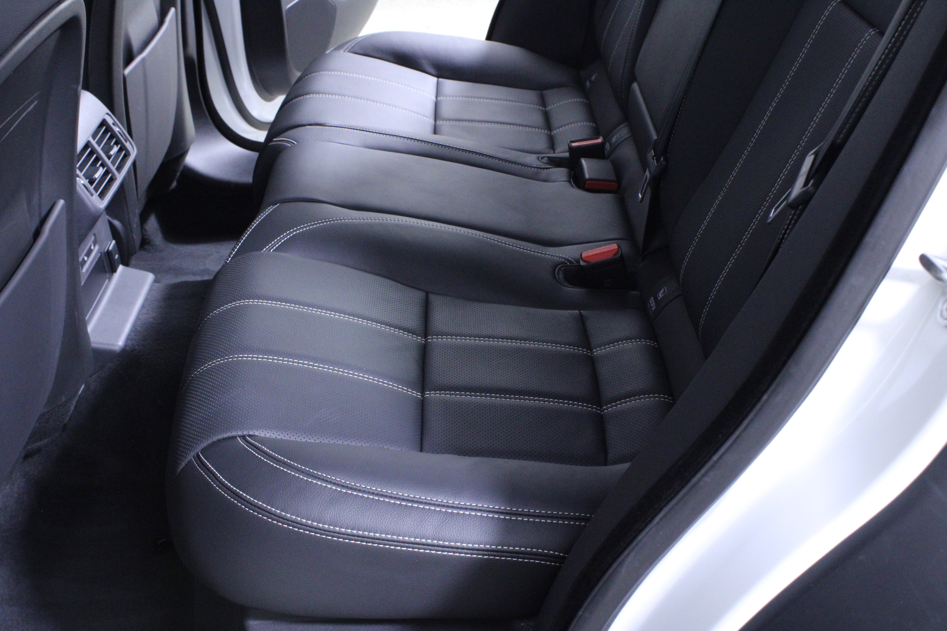 Used 2023 Land Rover Range Rover Velar R-Dynamic S image 12