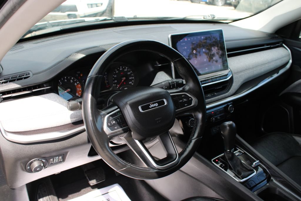 Used 2022 Jeep Compass Latitude image 28