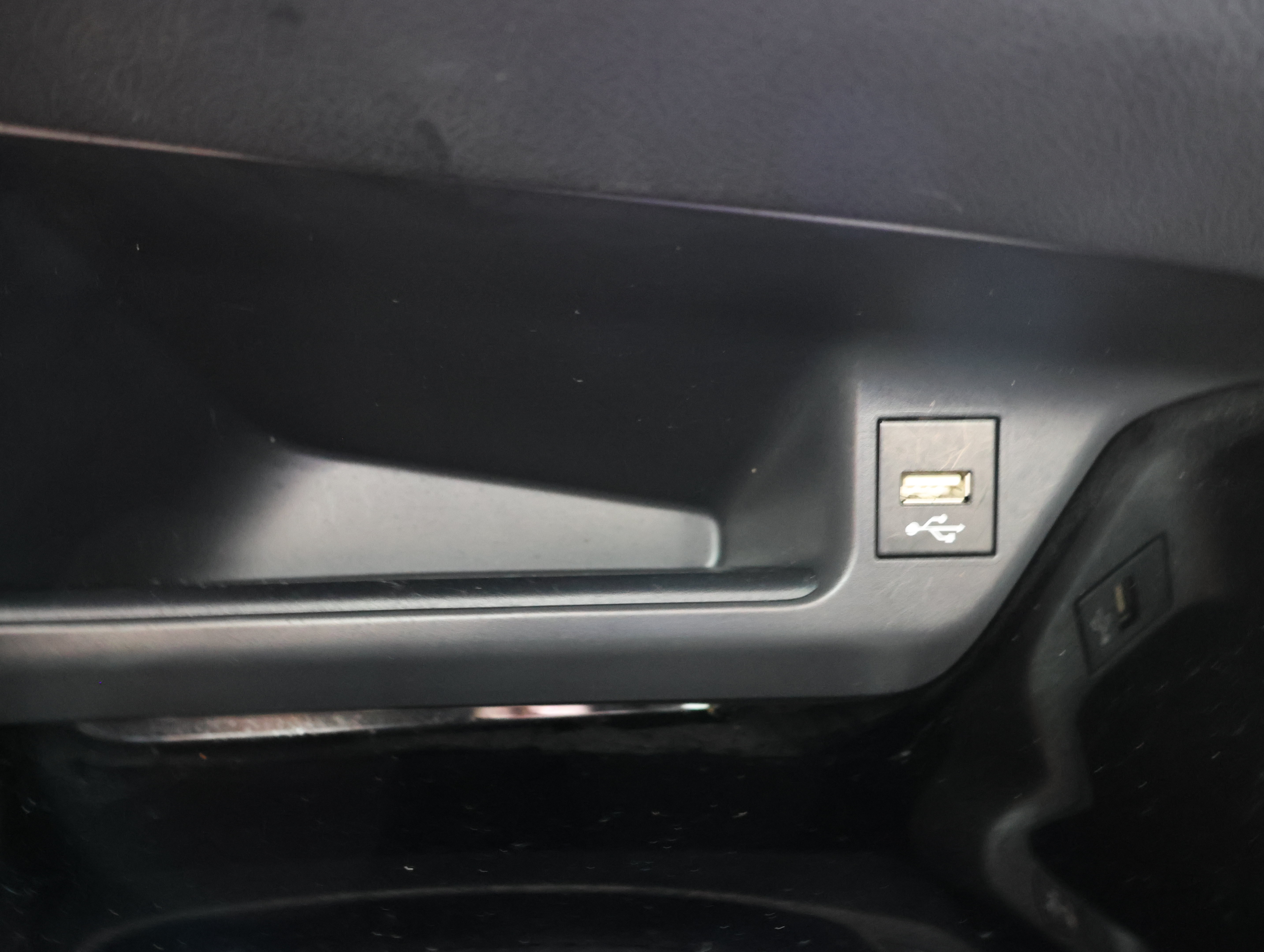 Used 2020 Toyota C-HR XLE FWD image 40