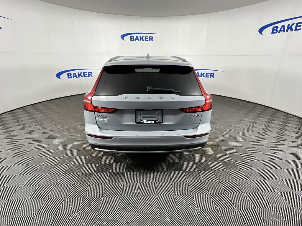 Used 2025 Volvo V60 B5 Cross Country Plus image 8