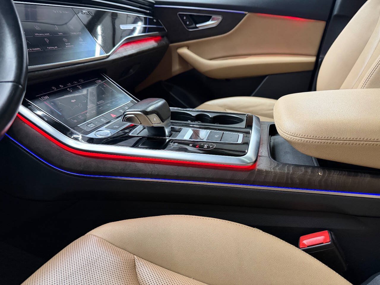 Used 2019 Audi Q8 Premium Plus w/ Premium Plus AWD/4WD image 29