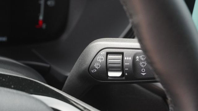 Used 2025 Ford Escape SE image 31