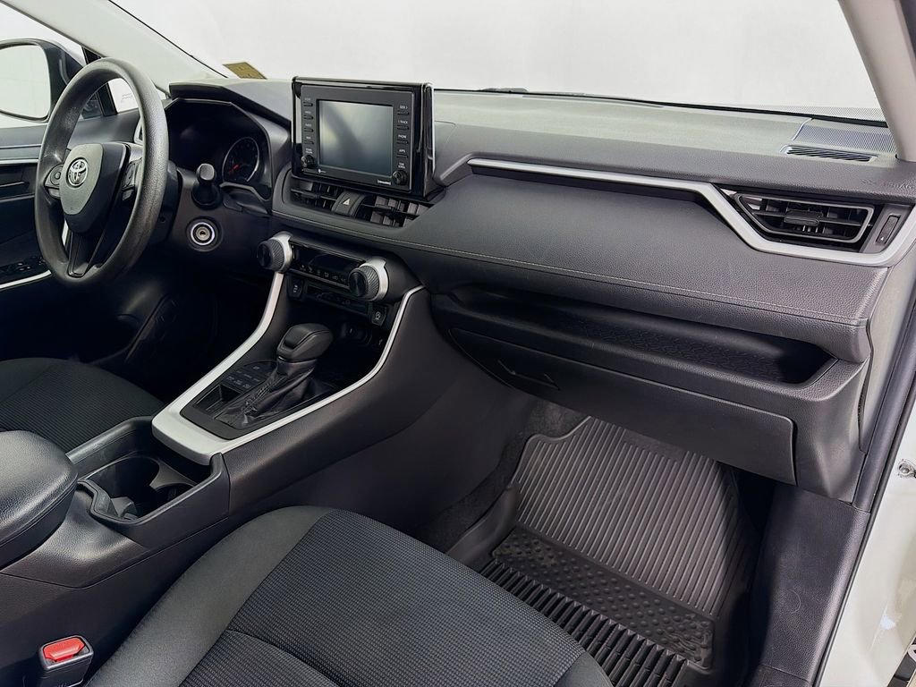 Used 2020 Toyota RAV4 LE w/ Carpet Mat Package image 27
