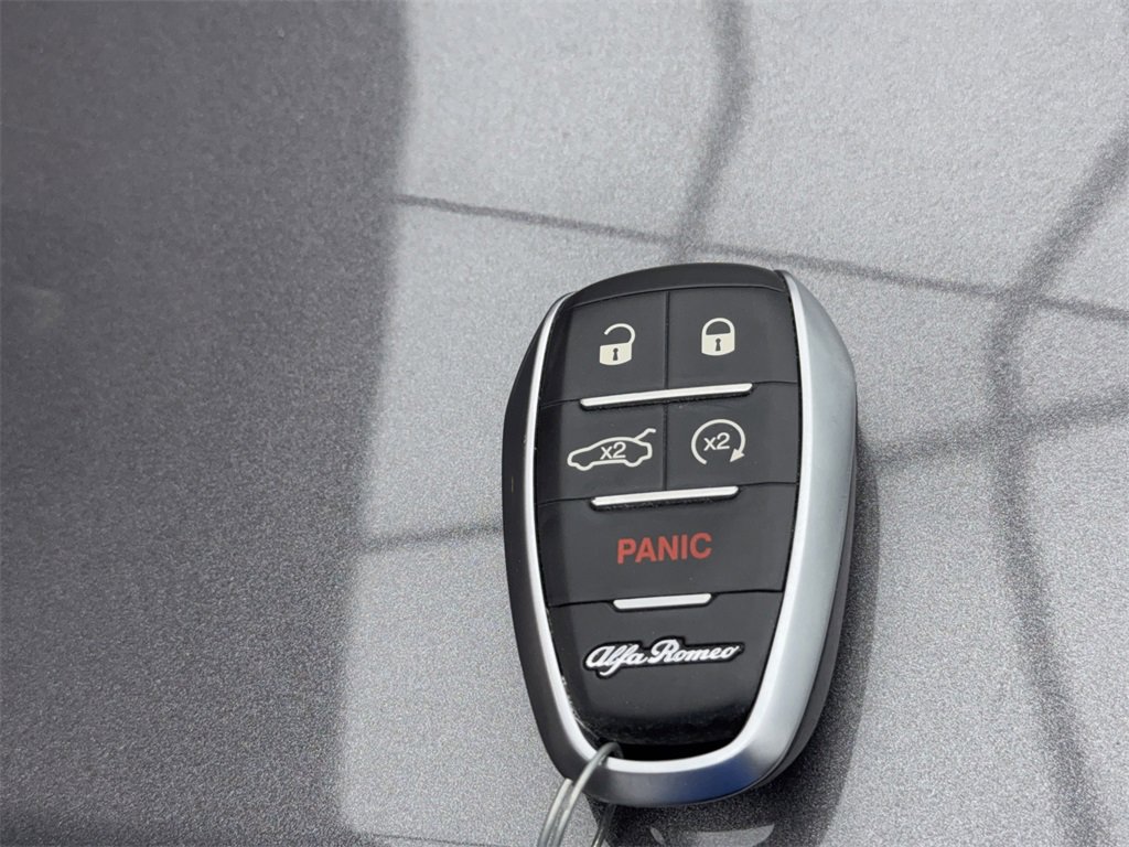 Used 2022 Alfa Romeo Giulia Veloce image 63