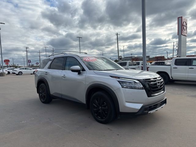Used 2024 Nissan Pathfinder SL w/ Black Appearance Package AWD/4WD image 2