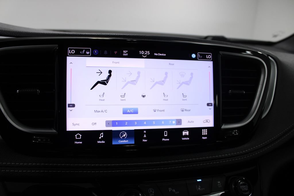 Used 2025 Chrysler Pacifica Limited FWD image 54