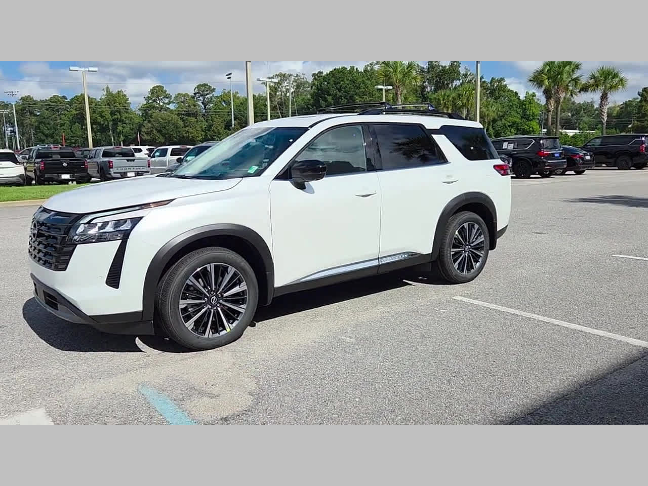 New 2026 Nissan Pathfinder Platinum FWD image 24