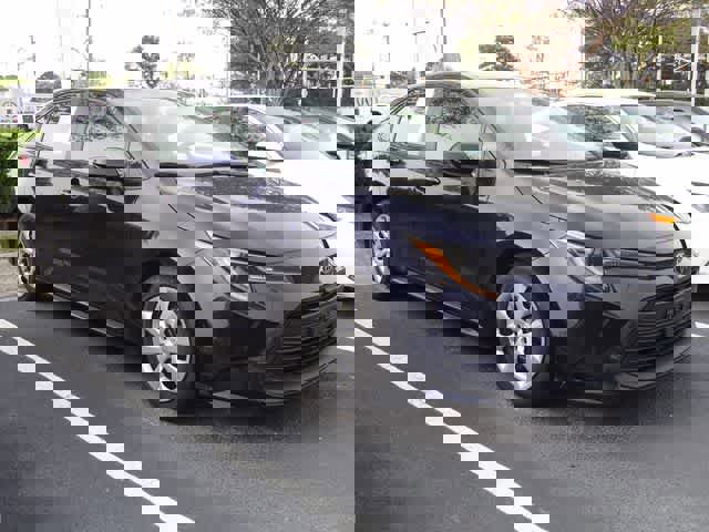 Used 2023 Toyota Corolla LE image 4