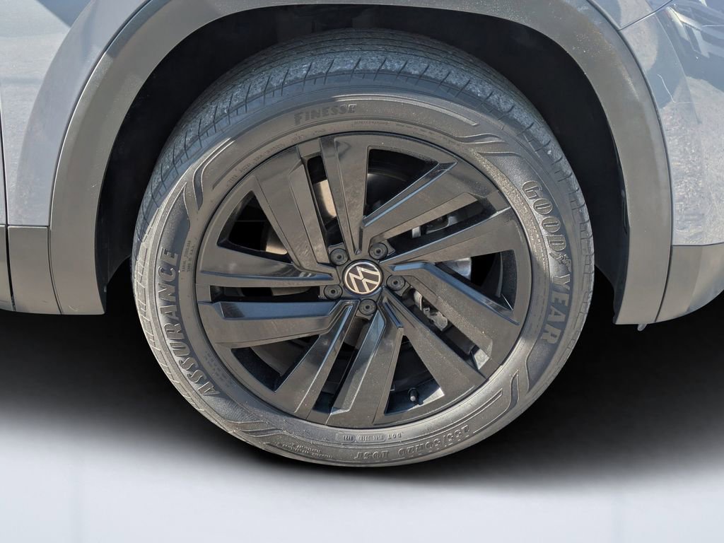 Used 2021 Volkswagen Atlas Cross Sport SE image 11