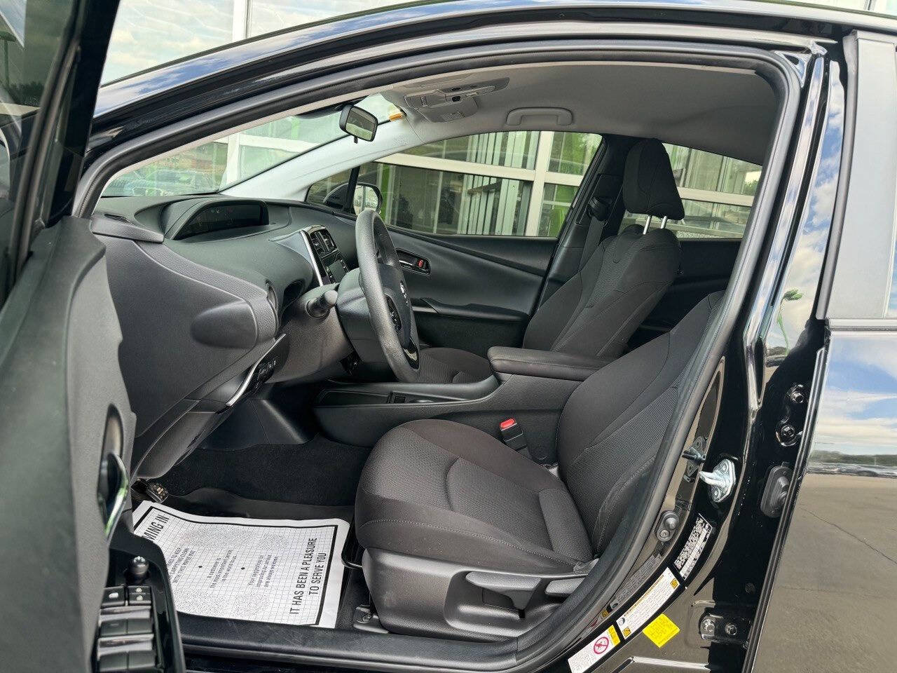 Used 2022 Toyota Prius LE AWD/4WD image 14