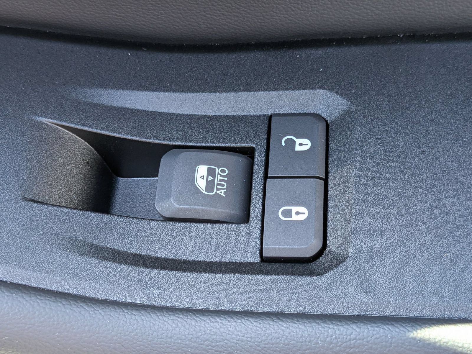 Used 2025 Jeep Grand Cherokee Altitude AWD/4WD image 36