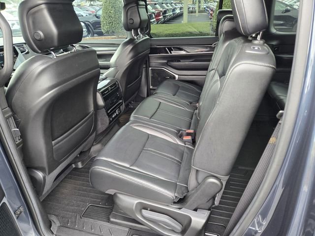 Used 2023 Jeep Wagoneer 4WD image 11